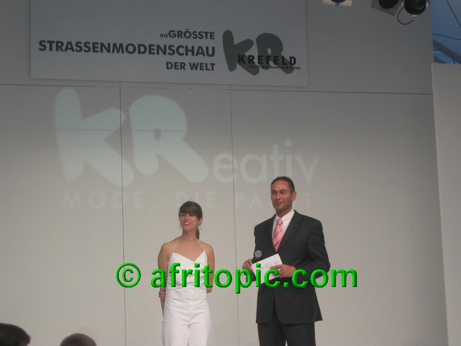 ../Images/Krefeld-Strssenmodenschau-2005 624.jpg